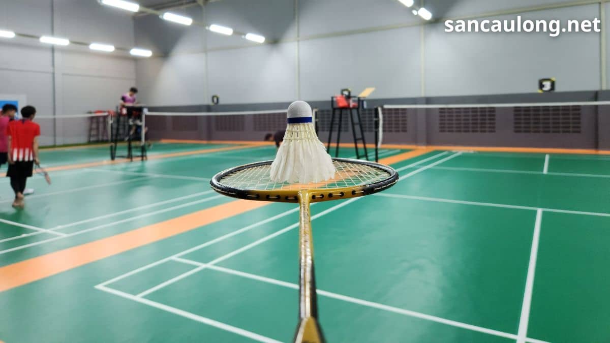 Chi phí xây sân cầu lông trong nhà năm 2026